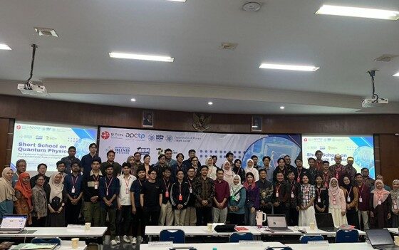 Hari Keempat Short School of Quantum Physics Departemen Fisika FMIPA UGM, Bahas Material hingga Komputasi Kuantum