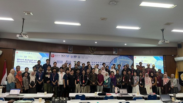 Hari Keempat Short School of Quantum Physics Departemen Fisika FMIPA UGM, Bahas Material hingga Komputasi Kuantum