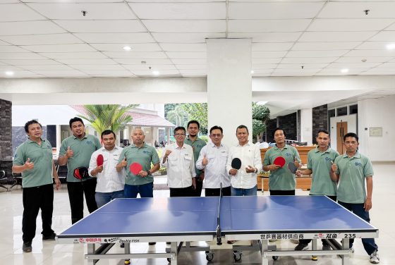 Dukung Kualitas Kesehatan Civitas Akademika, FMIPA UGM Luncurkan Meja Pingpong Hibah dari Para Alumni KAMIPAGAMA