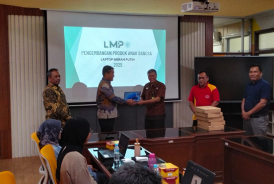 Penyerahan Laptop Merah Putih ke Sekolah Dasar Negeri Pergiwatu Wetan, Desa Srikayangan, Kecamatan Sentolo, Kabupaten Kulonprogo