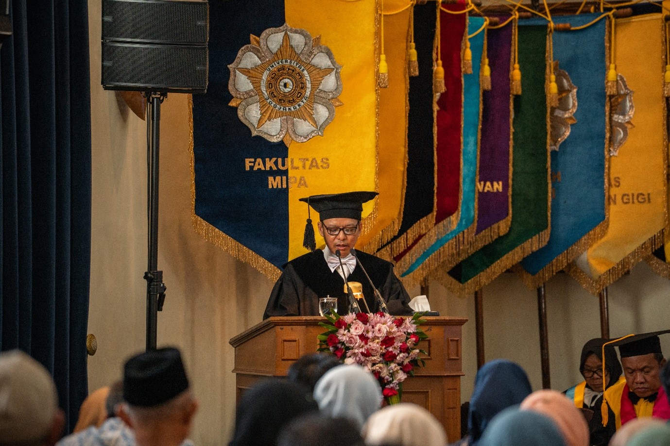 Prof. Dr. Eng. Rinto Anugraha NQZ, S.Si., M.Si. Dikukuhkan Sebagai Guru Besar Bidang Ilmu Sosiofisika dan Jaringan Kompleks Fakultas Matematika dan Ilmu Pengetahuan Alam UGM