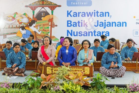 Tim Karawitan Laras Sains FMIPA UGM Meriahkan Acara Festival Karawitan, Batik, dan Jajanan Nusantara 2024